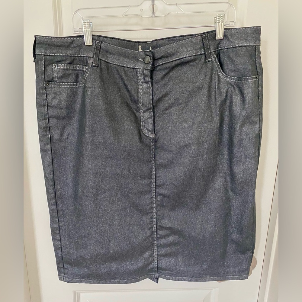Boden  Dark Metallic Gray Denim Jeans style Skirt in Size 16. Beautiful!